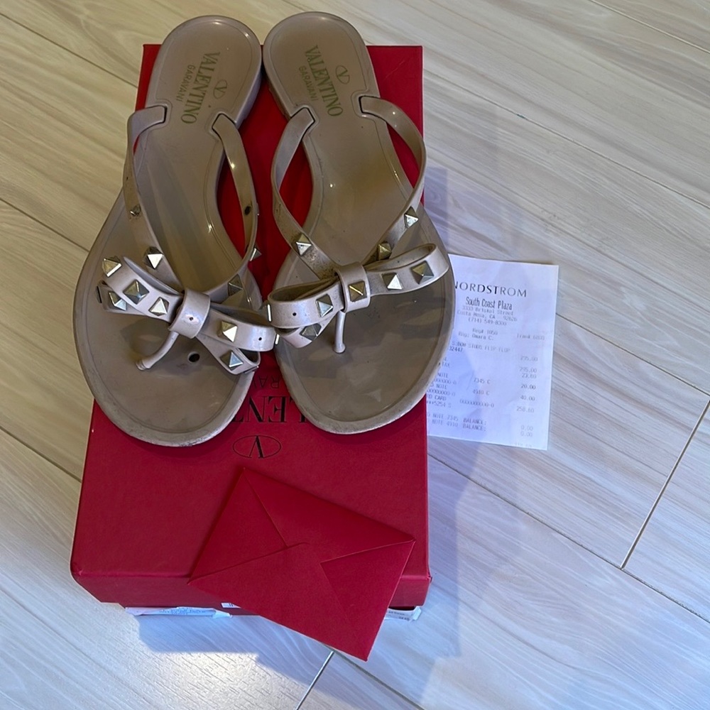 Valentino nude sandals size 39